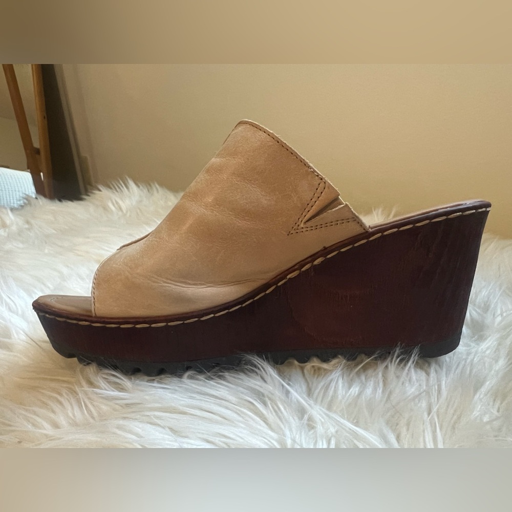 b.o.c Wedge Sandals ~ tan 🤎 sz 10